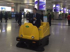 青島流亭飛機場采購合美駕駛式掃地機
